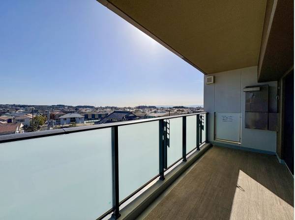 メインバルコニーからは江ノ島を望みます