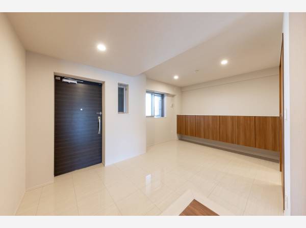 広々とした玄関スペース