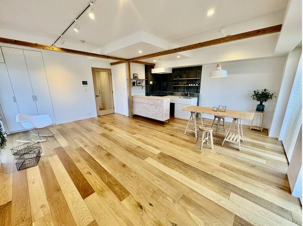 角部屋の為、LDKの2面にバルコニーがあります。