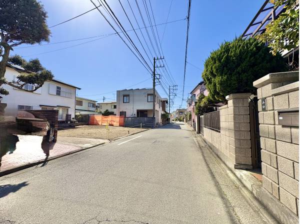 適度な交通量ですので、落ち着いて車庫入れができます。