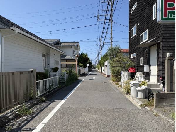 前面道路もしっかりと広さがあり、大きな車をお持ちの方にもオススメ