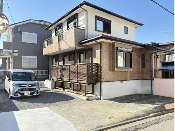 陽光に包まれる、明るく開放的な邸宅