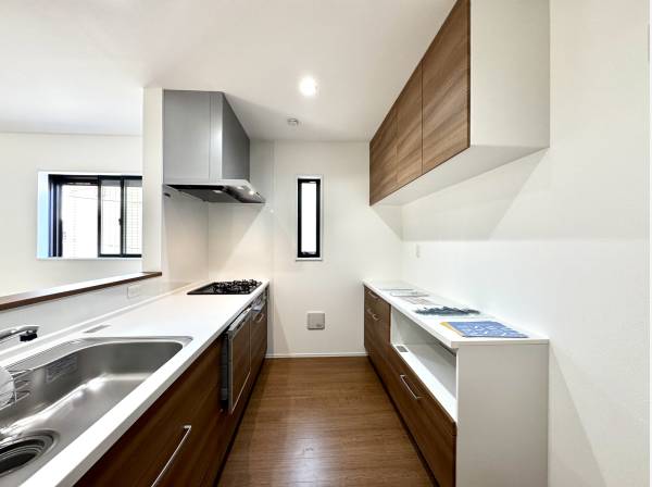 カップボードセットを完備しており収納豊富に