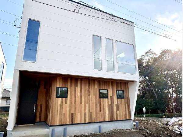 開放的な角地に佇むデザイナーズハウス