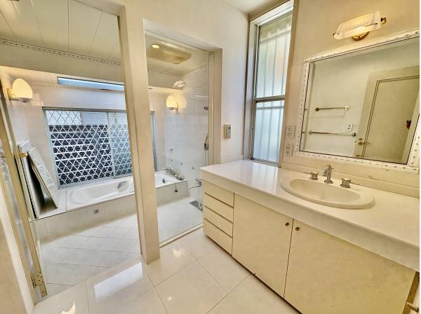 洗面所とお風呂もいい感じですね！