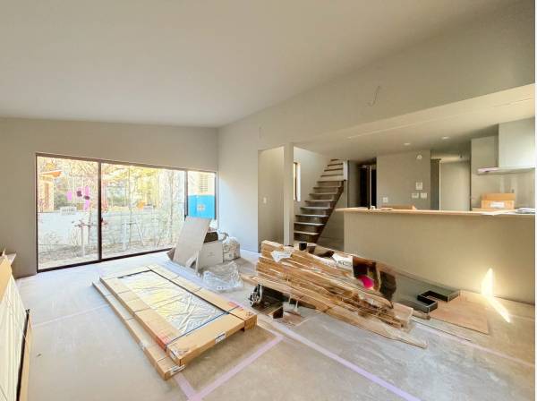 約24.3帖の開放的なLDKは家族の憩いの場に