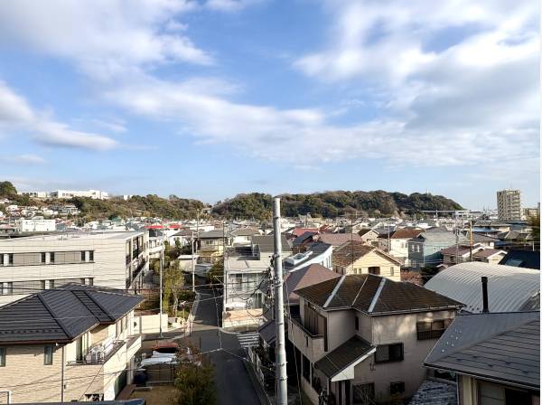 ルーフバルコニーからは開放的な眺望です。