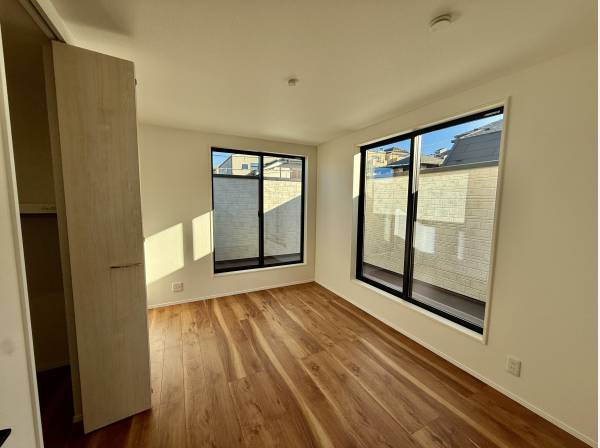 ダブルバルコニー完備