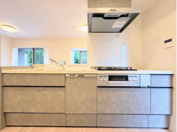 家族との会話が弾む対面式キッチン