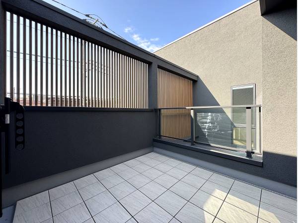 空を独占するルーフテラス（2階部分）