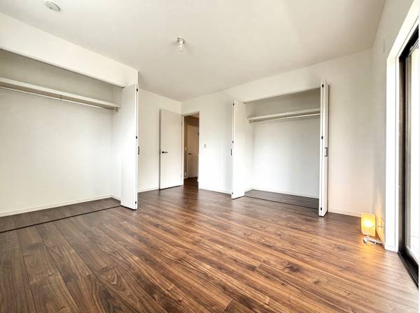 洋室は2階に3部屋ございます