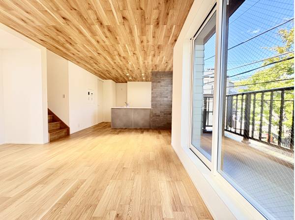 17.6帖の明るいリビング