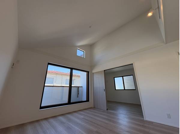 天井勾配なので、開放的です。