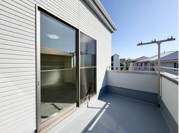 南向きで陽当たりの良いバルコニー