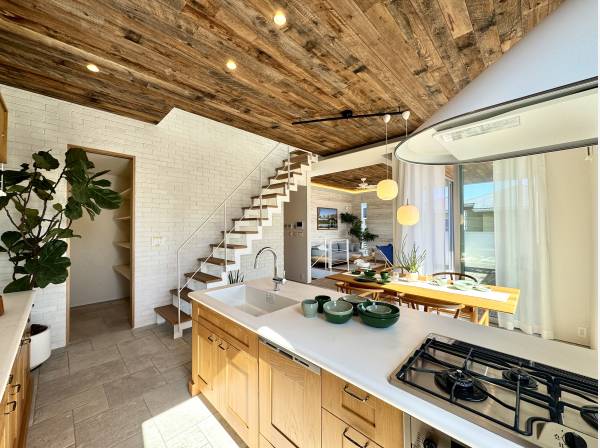 全体を見渡すオープンキッチン