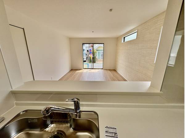 キッチンから家族との会話が弾みます。