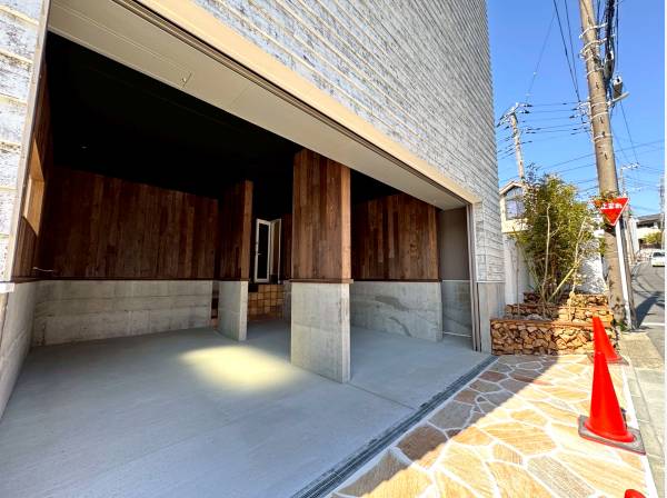 2台並列可能な大人のためのガレージ空間