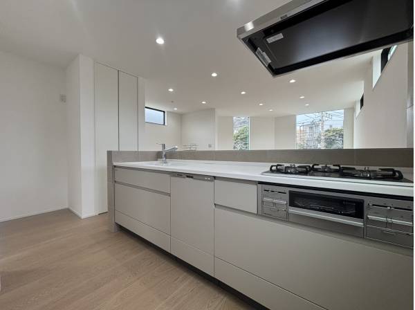 使い勝手のよさそうなペニンシュラキッチン