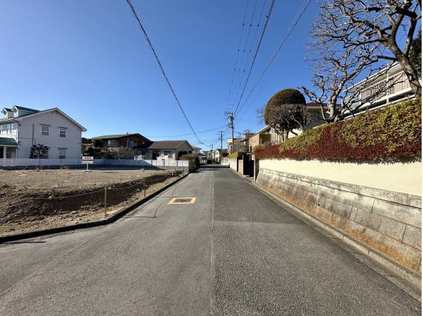 前面道路はゆとりの広さ