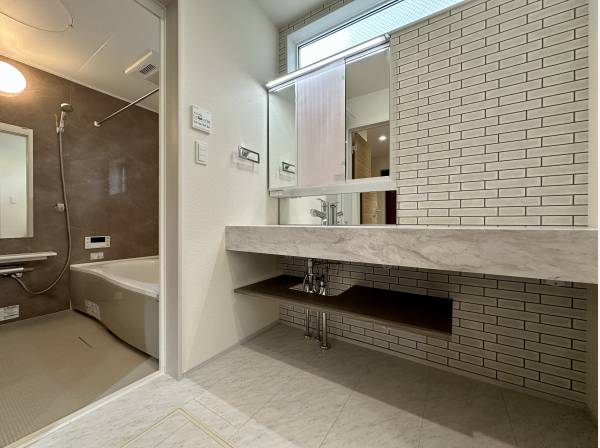 パウダールームと一日の疲れを癒すバスルーム