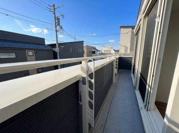 バルコニーは日当たり良好です！