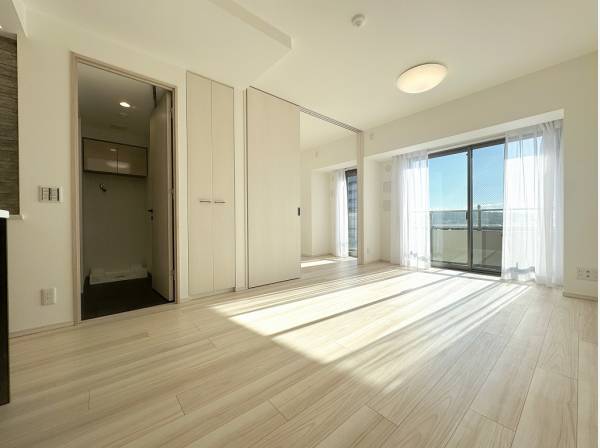 心地よい陽光で満たされる開放的なLDK