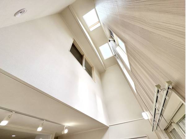 吹き抜けリビングです。