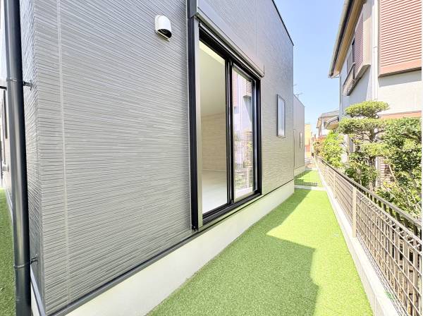 日当たりの良い小さな庭でガーデニングなどいかがですか