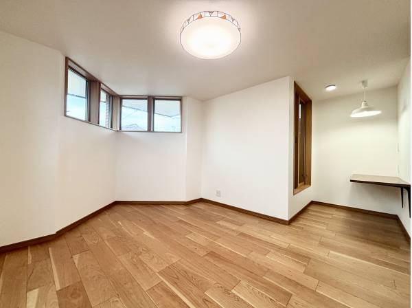 約8.9帖の主寝室