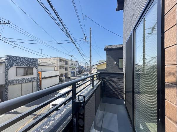 南向きのバルコニーはお洗濯物もカラっと乾きそう