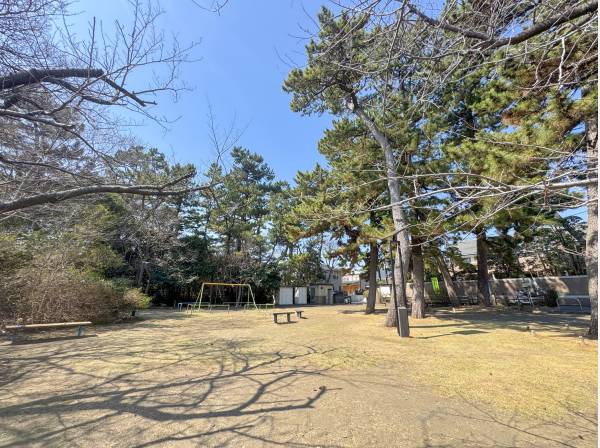 東町3丁目公園まで徒歩1分（約20m）