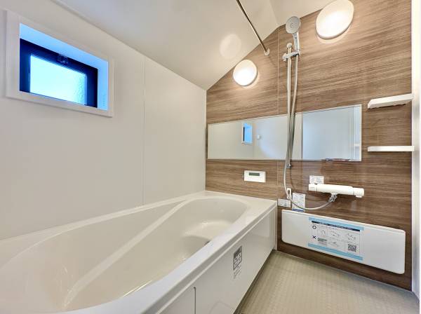 くつろぎの空間でゆったりバスタイムをお楽しみください