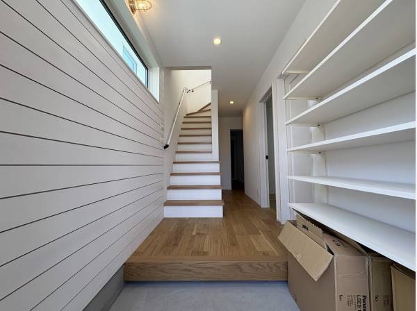 収納も豊富な玄関スペース