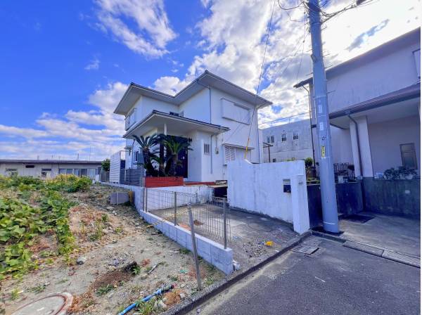 この先は行き止まりになっているので、車の往来もほとんどございません