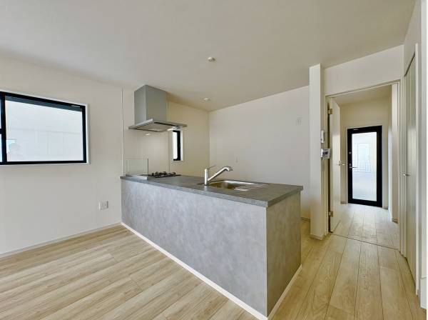 キッチン周辺にまとめた水回りの空間