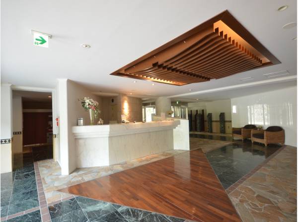 まるでホテルのロビーのようなエントランス