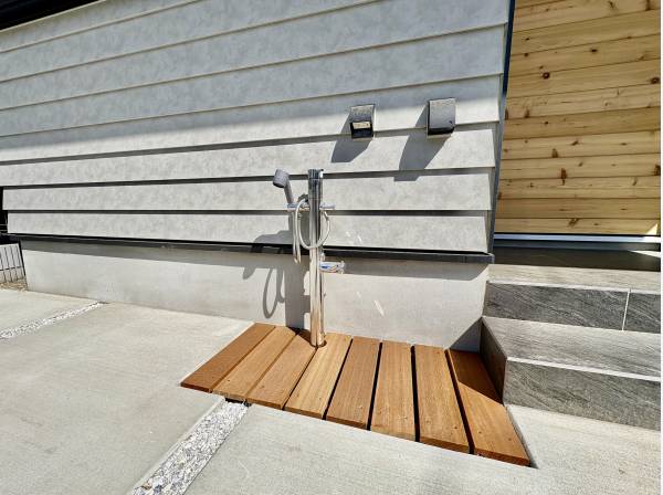 玄関にはシャワーもありますので、いろいろな使い方が考えられますね！