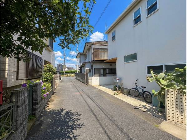 道路も余裕があり車の進入もOKです