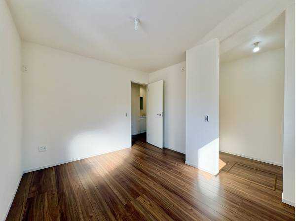 居室には爽やかな風をたっぷりと取り込み気持ちの良い朝を迎えられそう。