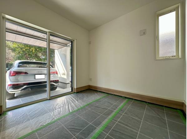 エントランスクローク/サーフボード等趣味の道具置き場に重宝します