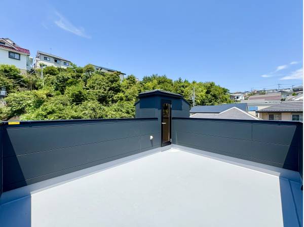 最上階には鎌倉の緑と青空を楽しむスカイバルコニー！