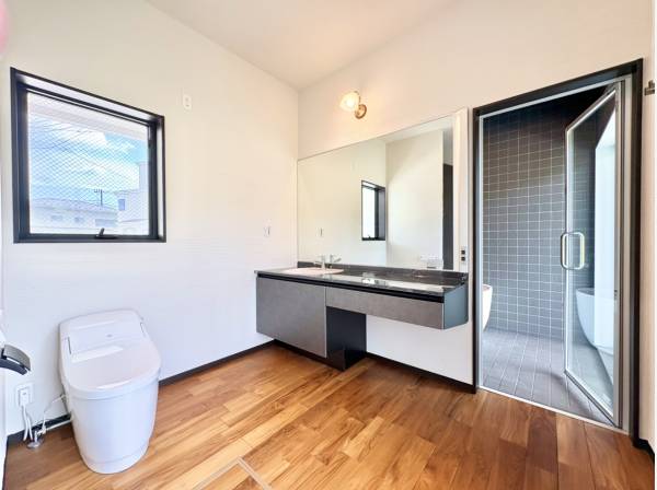 ゆったりとした広さのサニタリールーム