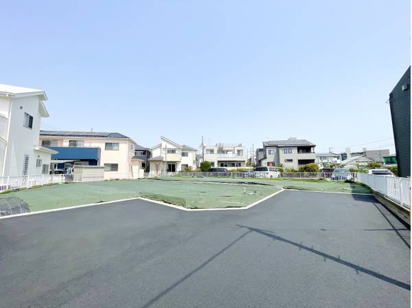 前面道路にも余裕がございます。