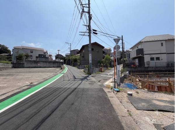 前面道路です