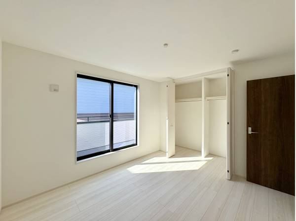 ダブルクローゼット付き洋室