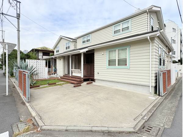 カースペースやお庭もあるのでご自宅やサーフショップも検討できそうです！