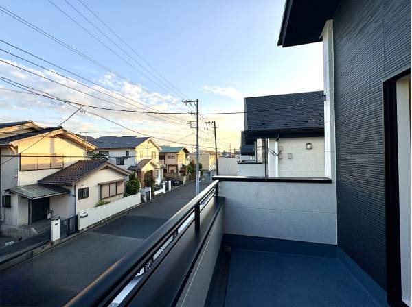 一日の変化を静かに感じられる穏やかな眺め