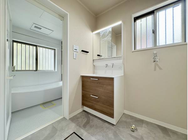 新規交換されて綺麗な洗面台