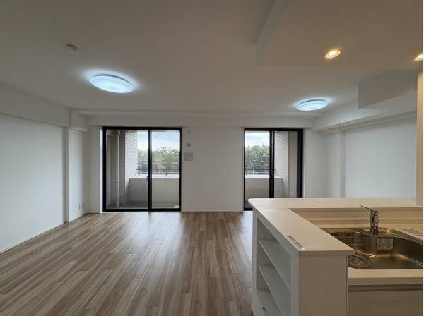 クロス、フローリングが綺麗なLDKです