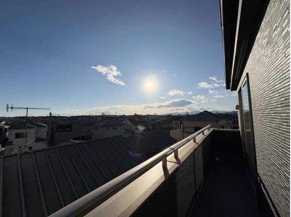 2階バルコニーから見た眺望茅ヶ崎の住宅を一望できます。